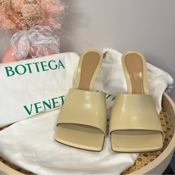 BOTTEGA VENETA
Beige Stretch Heeled Mules - Picture 2 of 6